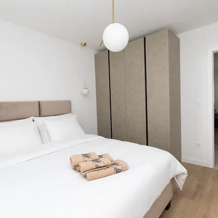 Luxury With Free Parking&terrace 公寓 *